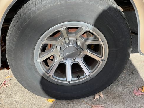 Used 2005 Chevrolet Express 1500 w/ Preferred Equipment Group image 12