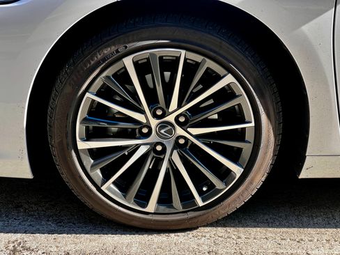 Used 2024 Lexus ES 300h F Sport image 24