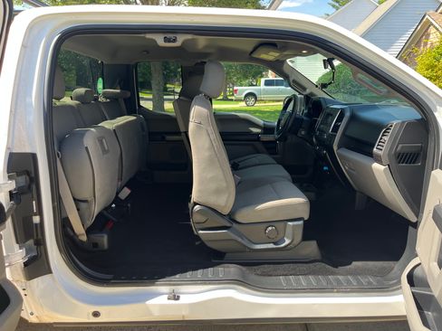 Used 2016 Ford F150 XLT RWD image 11