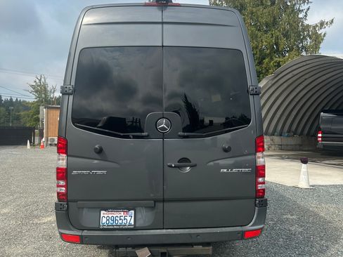 Used 2016 Mercedes-Benz Sprinter 2500 image 8