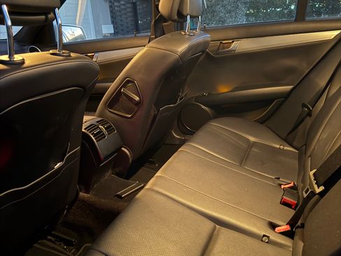 Used 2013 Mercedes-Benz C 250 Sedan image 10