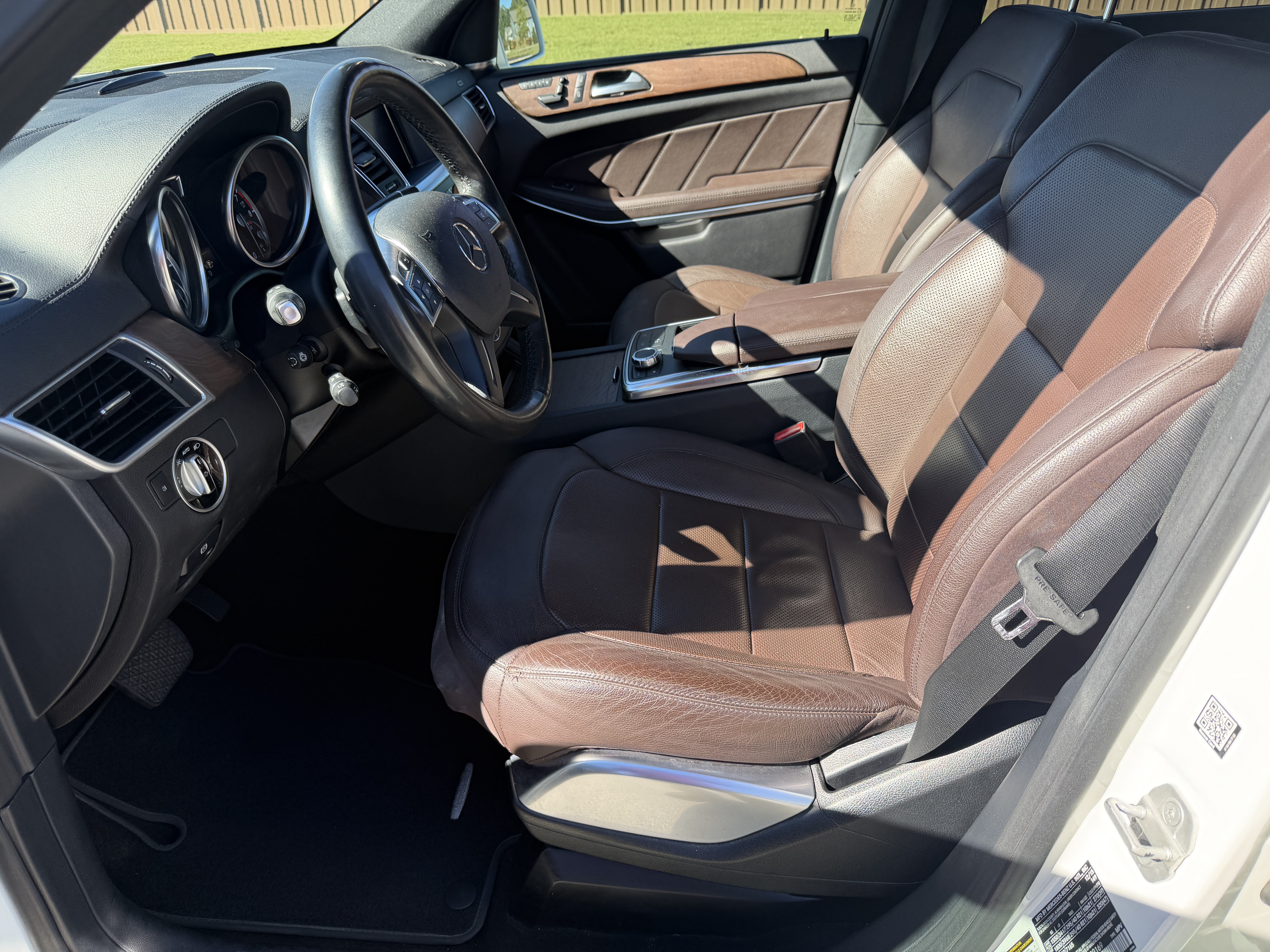 Used 2016 Mercedes-Benz GL 550 4MATIC image 16