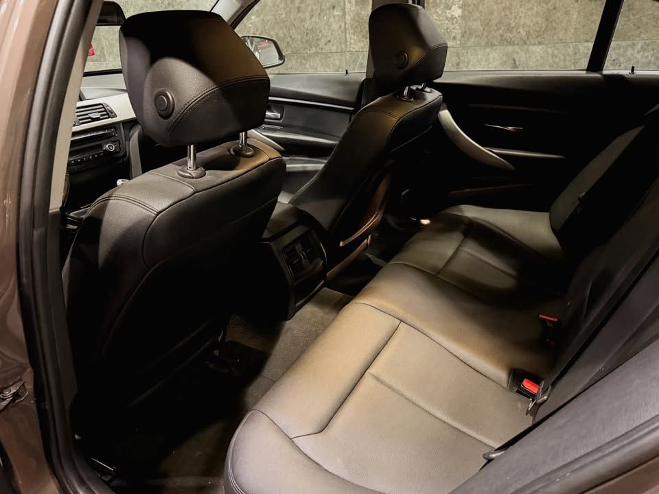 Used 2014 BMW 320i Sedan RWD image 2