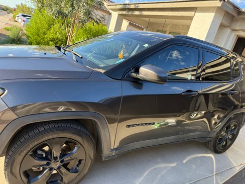 Used 2019 Jeep Compass Latitude image 1