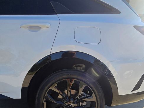 Used 2023 Kia Sorento SX image 19