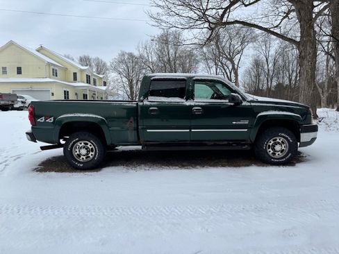 Used 2004 Chevrolet Silverado 2500 LT image 2