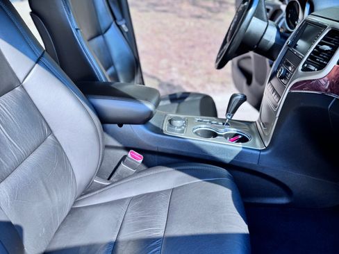 Used 2011 Jeep Grand Cherokee Limited w/ Trailer Tow Group IV image 12