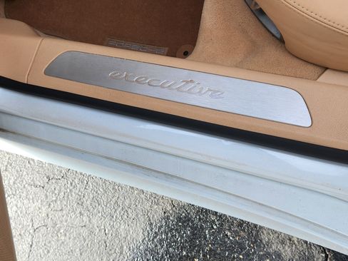 Used 2014 Porsche Panamera 4S Executive image 9