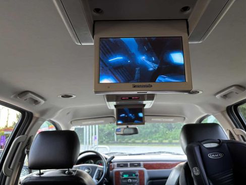 Used 2013 Chevrolet Suburban LT w/ Luxury Package image 15