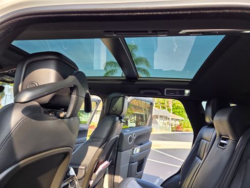 Used 2018 Land Rover Range Rover Sport HSE AWD/4WD image 8