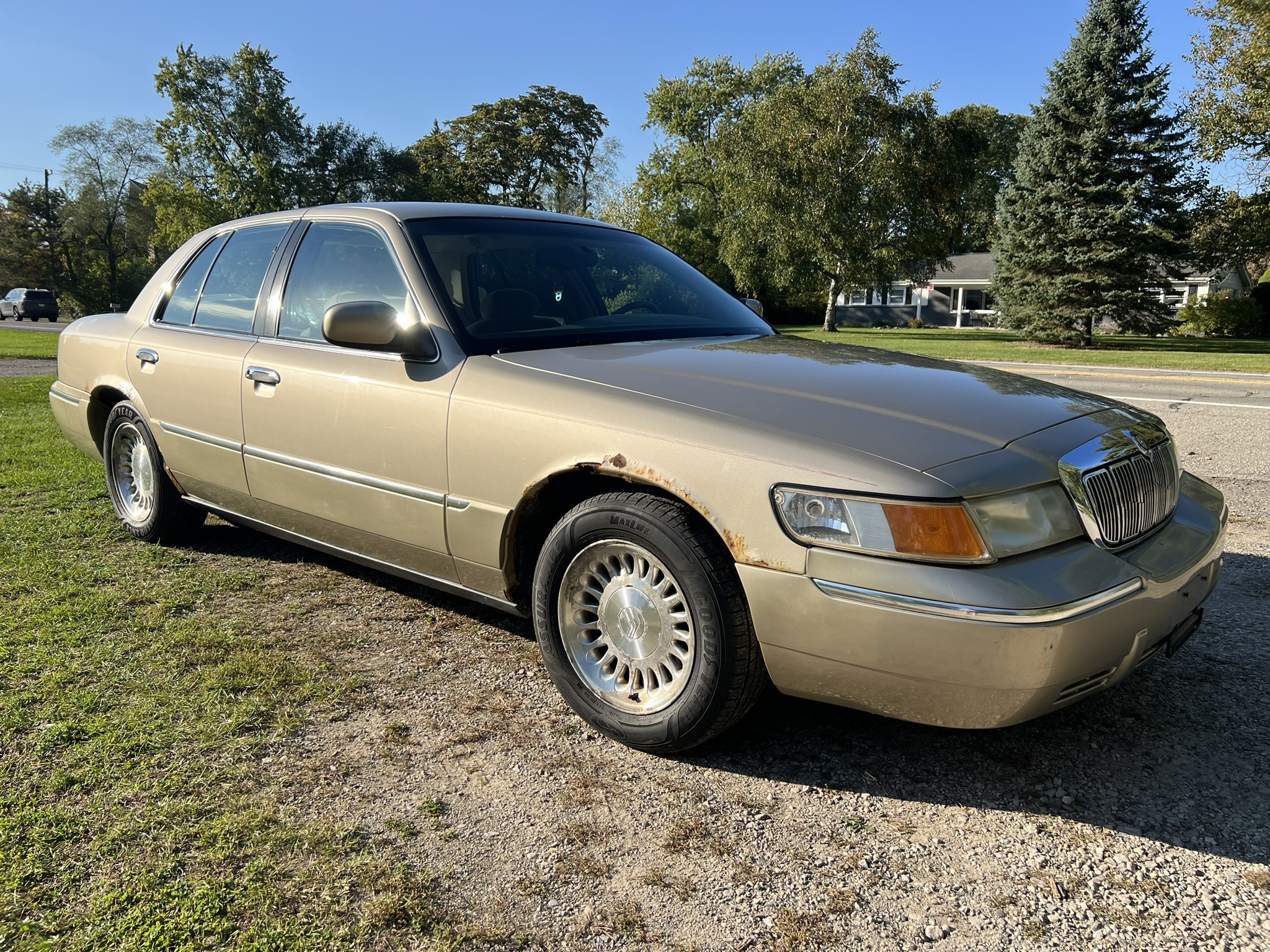 Used 1999 Mercury Grand Marquis LS RWD image 2