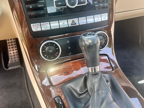 Used 2014 Mercedes-Benz SLK 250 image 5