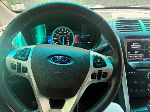 Used 2015 Ford Explorer XLT w/ Equipment Group 202B AWD/4WD image 10