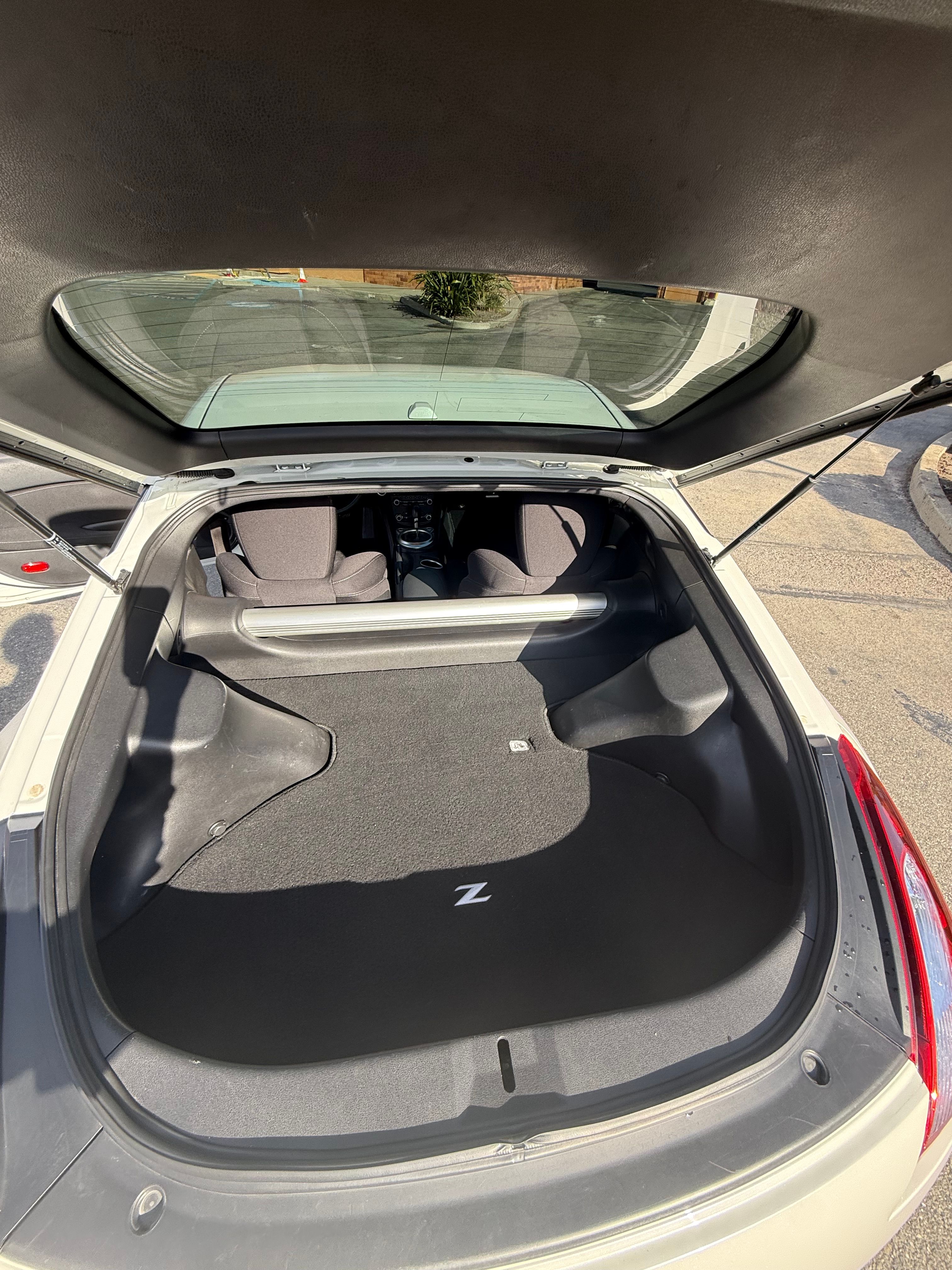 Used 2018 Nissan 370Z Coupe RWD image 12