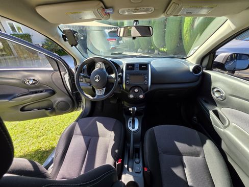 Used 2014 Nissan Versa SL w/ Tech Package image 9