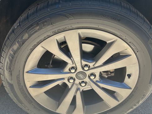 Used 2021 Ford Explorer XLT w/ Equipment Group 202A RWD image 11