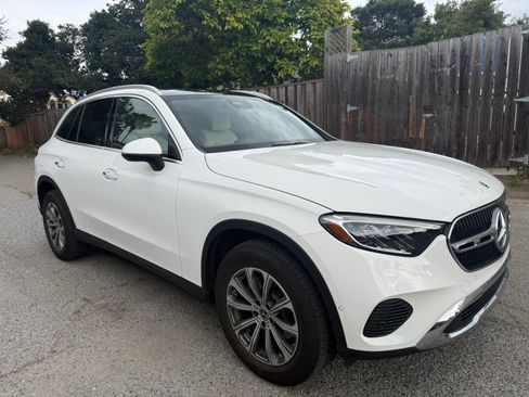 Used 2024 Mercedes-Benz GLC 300 4MATIC image 11