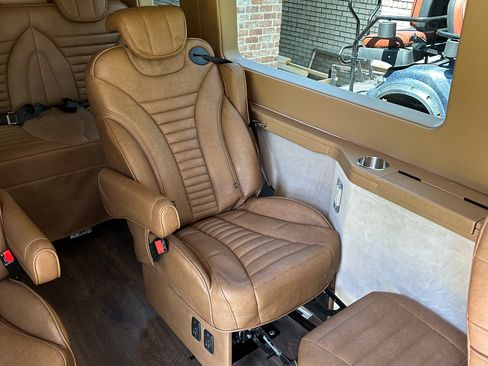 Used 2025 Mercedes-Benz Sprinter 2500 image 9