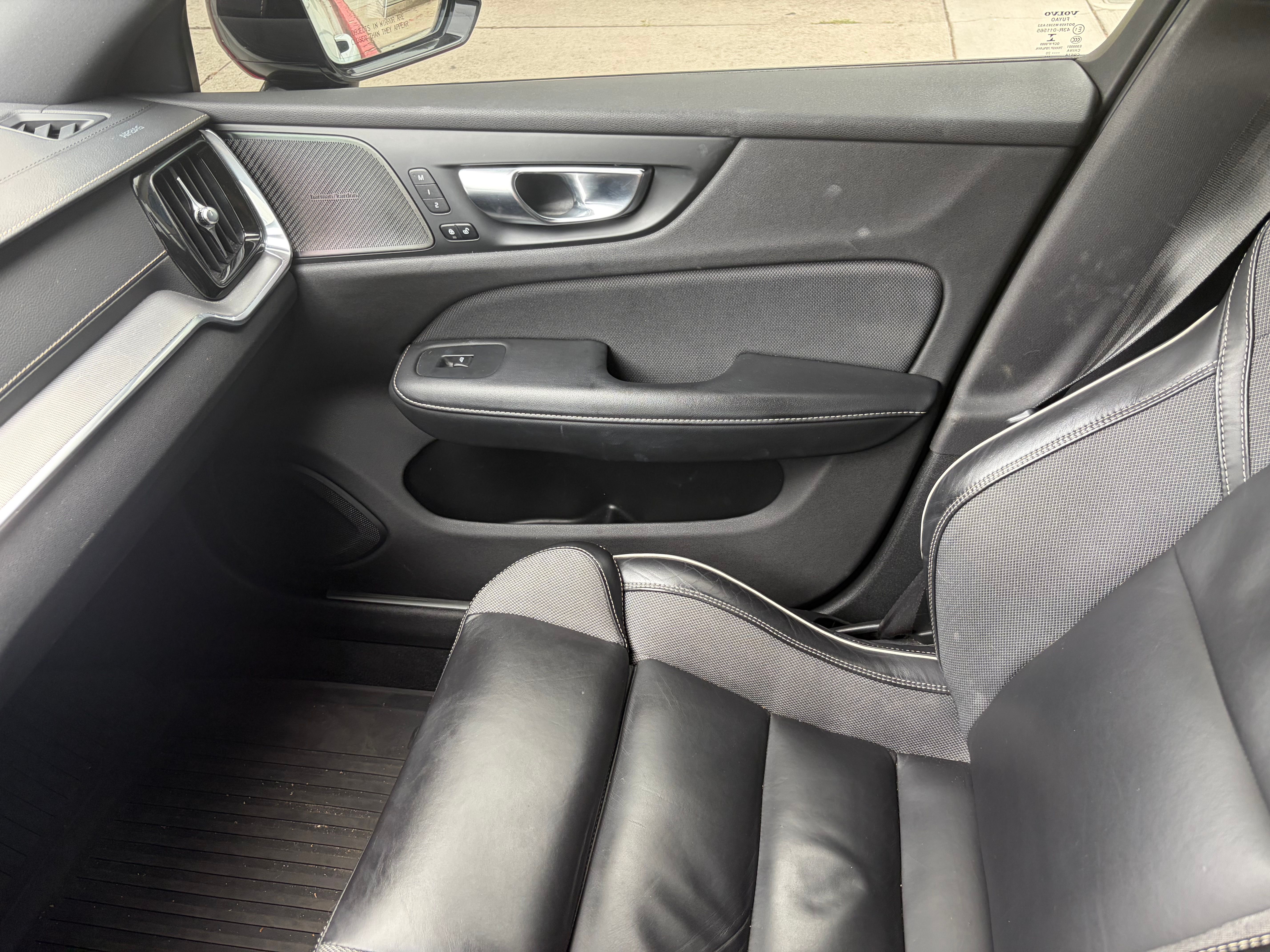 Used 2021 Volvo V60 T6 R-Design w/ Advanced Package FWD image 11