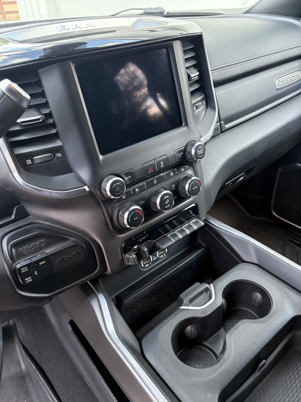 Used 2021 RAM 3500 Laramie w/ Night Edition AWD/4WD image 9