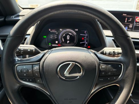 Used 2019 Lexus UX 250h AWD/4WD image 6