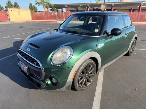 Used 2017 MINI Cooper S FWD image 1
