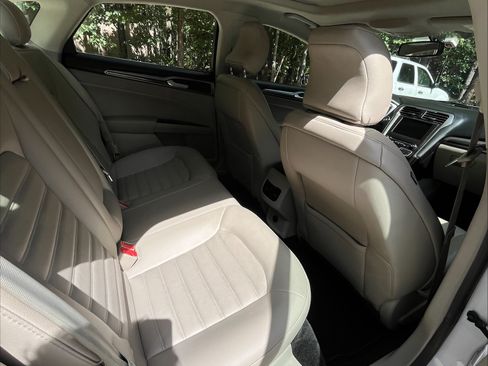 Used 2017 Ford Fusion SE w/ Fusion SE Technology Package image 15