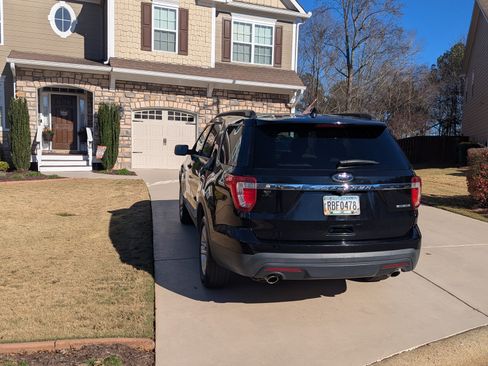 Used 2016 Ford Explorer FWD image 9