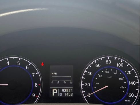 Used 2011 INFINITI G37 37x Sedan 4D w/ Premium Pkg image 11