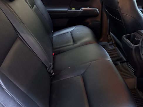 Used 2020 Toyota Tacoma TRD Sport w/ Technology Package image 12