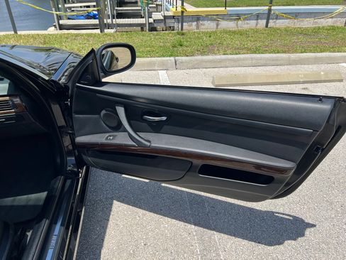 Used 2011 BMW 335i Convertible image 26