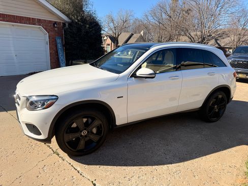 Used 2019 Mercedes-Benz GLC 350e 4MATIC image 13