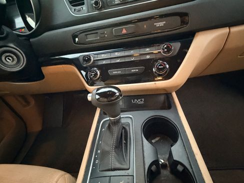 Used 2015 Kia Sedona LX w/ LX Convenience Package image 16