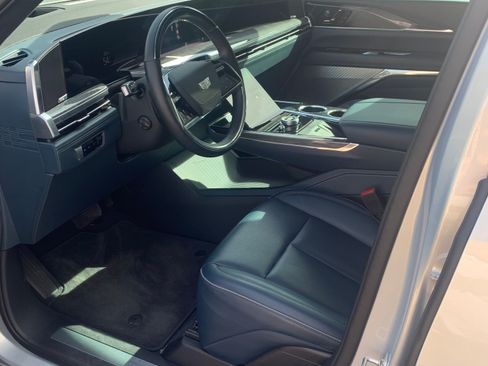 Used 2025 Cadillac Escalade IQ Luxury 2 image 5