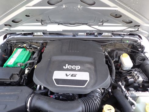 Used 2015 Jeep Wrangler Sport image 23