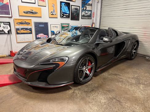 Used 2015 McLaren 650S Spider RWD image 11