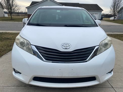 Used 2011 Toyota Sienna XLE image 6