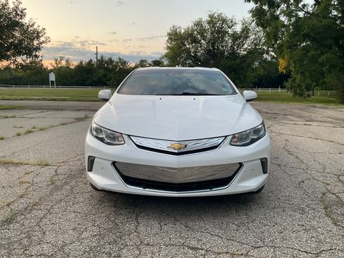 Used 2017 Chevrolet Volt Premier w/ Driver Confidence II Package FWD image 9