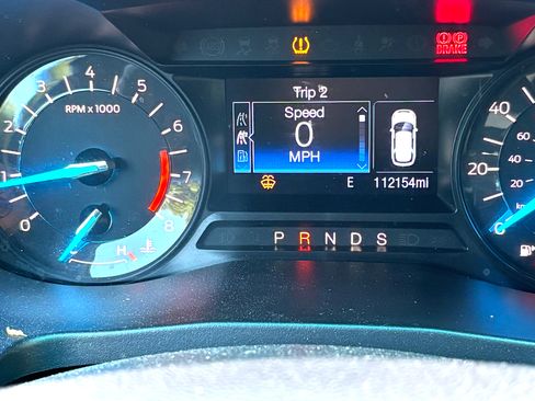 Used 2017 Ford Explorer XLT image 4