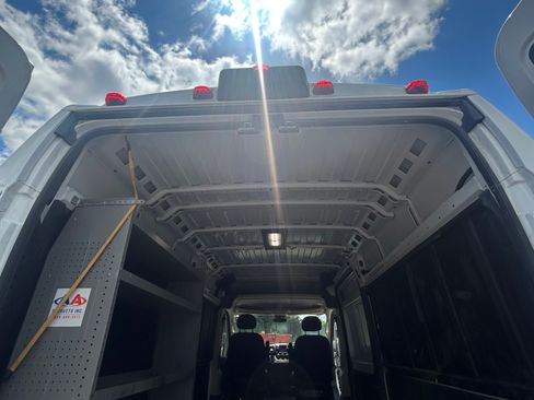 Used 2021 RAM ProMaster 2500 w/ Convenience Group FWD image 13