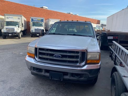 Used 2001 Ford F350 2WD Crew Cab DRW Super Duty image 1