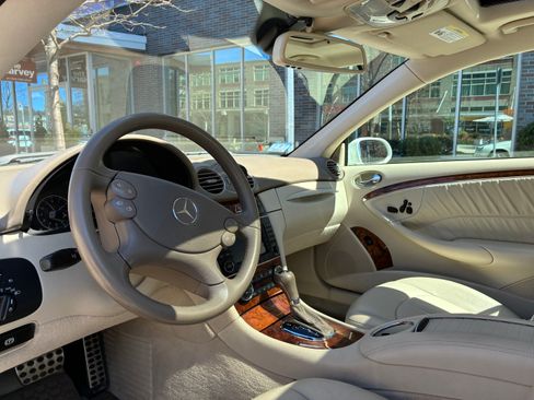 Used 2009 Mercedes-Benz CLK 350 Coupe image 12