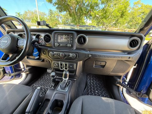 Used 2018 Jeep Wrangler Unlimited Sport S image 10