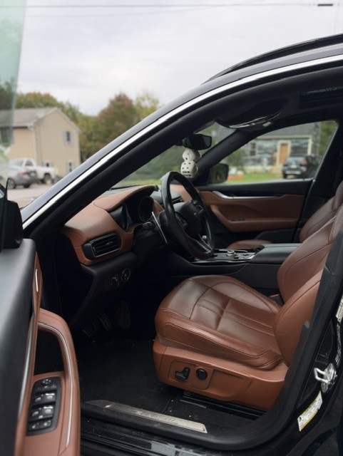 Used 2017 Maserati Levante w/ Sport Package AWD/4WD image 4