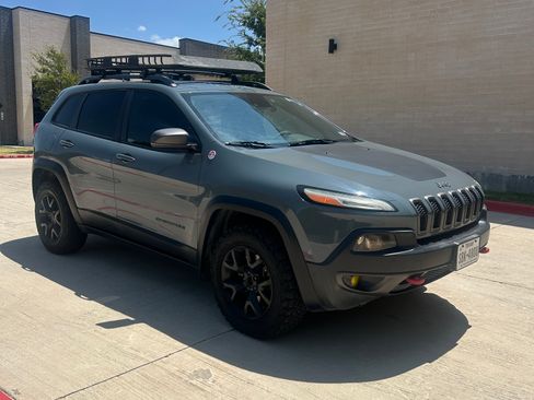 Used 2014 Jeep Cherokee Trailhawk w/ Technology Group AWD/4WD image 6