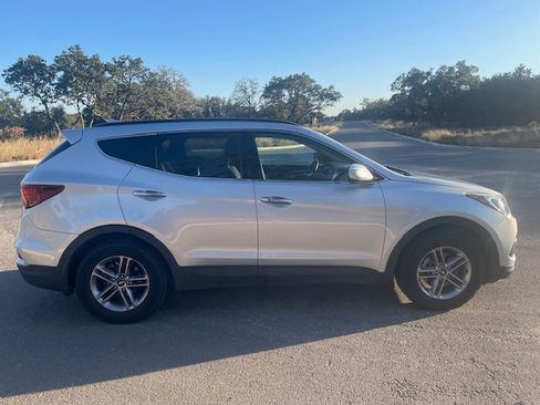 Used 2017 Hyundai Santa Fe Sport image 2