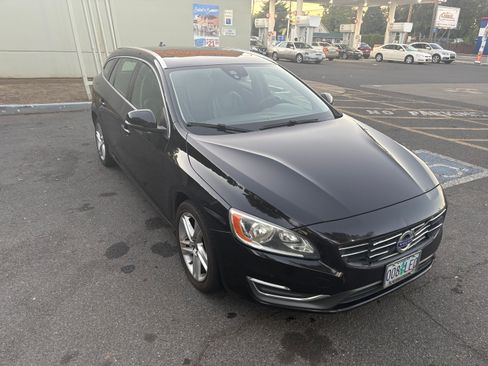 Used 2015 Volvo V60 T5 Premier image 2