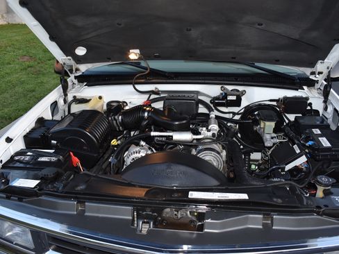 Used 1999 Chevrolet Tahoe 4WD 2-Door w/ Preferred Equipment Group image 20