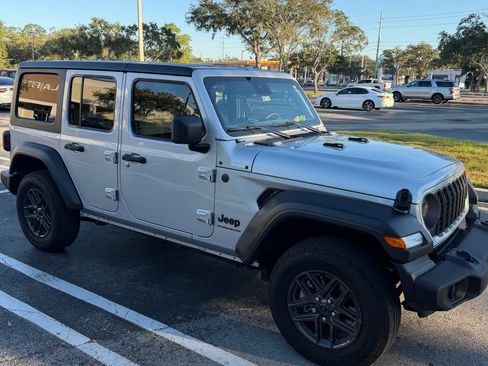 Used 2024 Jeep Wrangler Unlimited Sport AWD/4WD image 4