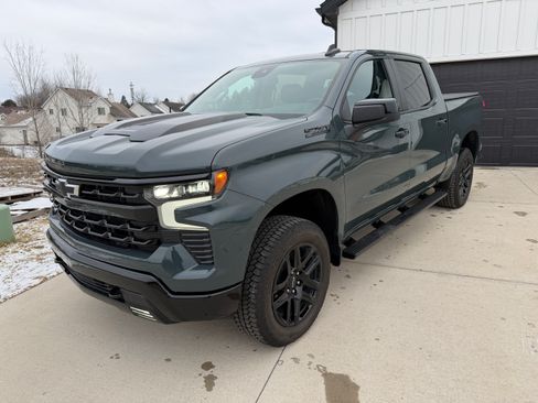 Used 2025 Chevrolet Silverado 1500 LT Trail Boss w/ Convenience Package II image 1